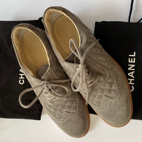 CHANEL Interlocking CC Logo Suede Oxfords - Picture 1 of 8